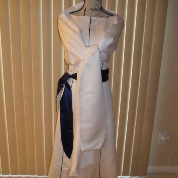 *CLEARANCE* JALIS BRIDAL WHITE/NAVY FORMAL DRESS & MORE SIZE 4 - Picture 6 of 7